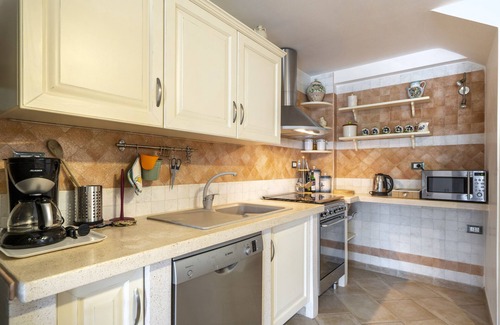 Selva di Fasano Villa | Villa 'Arisa with Pool' with Shared Pool, Wi-Fi and Air Conditioning