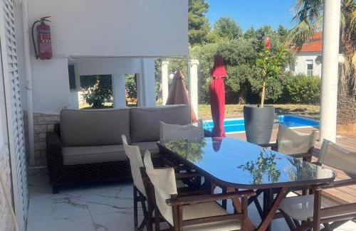 Metamorfosi Resort | Villa Askamnia and Suites