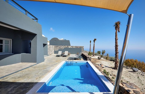 Imerovigli Villa | Villa Assyrtiko with private heated pool, Theano Apartments Santorini