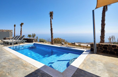 Imerovigli Villa | Villa Assyrtiko with private heated pool, Theano Apartments Santorini
