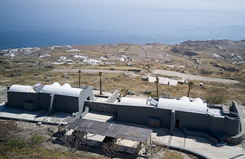 Imerovigli Villa | Villa Assyrtiko, 3 bedrooms, heated pool. Part of Theano Cave Suites & Villas