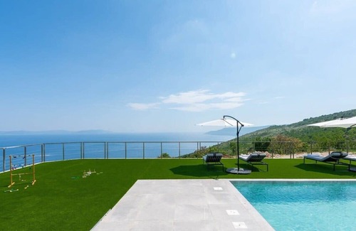 Ripenda Kosi Villa | Villa Atrium with heated pool, sea view & jacuzzi