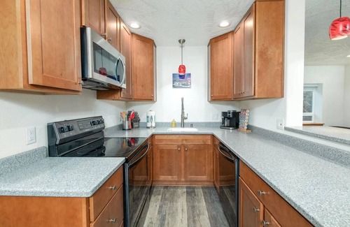 Crescent City House | Villa Au Contraire -luxury within steps to Jedediah Smith Park and Smith River