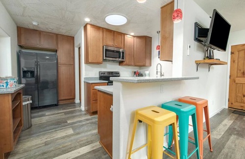 Crescent City House | Villa Au Contraire -luxury within steps to Jedediah Smith Park and Smith River