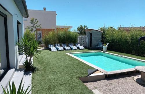 Saint-Laurent-d'Aigouze Villa | Villa au cœur de la Camargue avec Piscine Privative