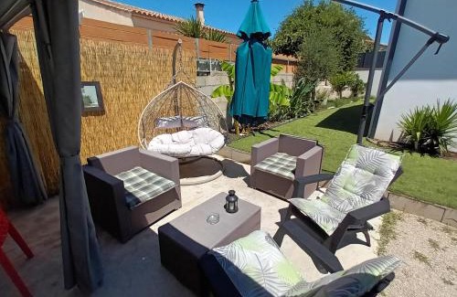 Saint-Laurent-d'Aigouze Villa | Villa au cœur de la Camargue avec Piscine Privative