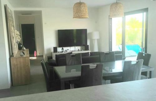 Saint-Laurent-d'Aigouze Villa | Villa au cœur de la Camargue avec Piscine Privative