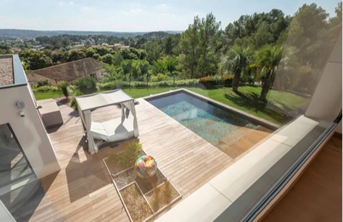 Prades-le-Lez Villa | Villa Avec Hammam, Jacuzzi, Piscine et Ascenseur sur 2000m2 de Jardin Paysagé