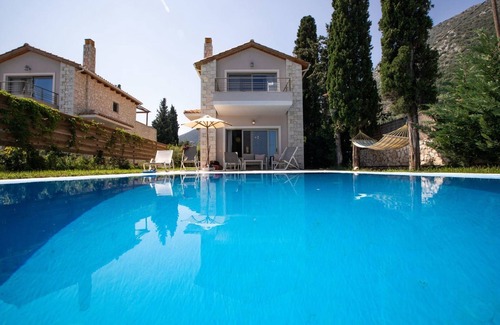 Vlicho Villa | Villa 'Avesta Private Villas - Niovi' with Sea View, Private Pool and Air Conditioning