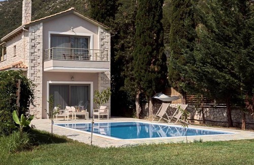 Vlicho Villa | Villa 'Avesta Private Villas - Niovi' with Sea View, Private Pool and Air Conditioning
