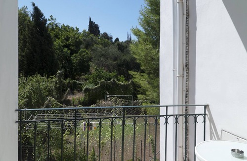 Kato Korakiana Apartment | 'Villa Avra Apartment 2nd Floor' with Mountain View, Garten & Wi-Fi