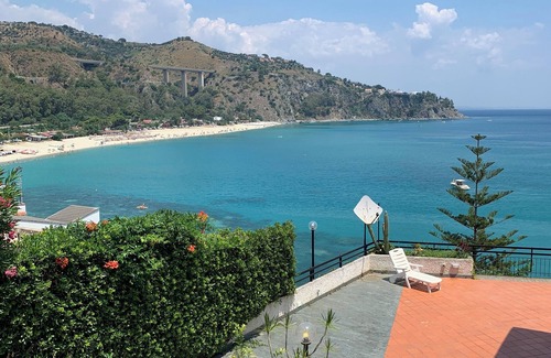 Caminia Villa | Villa Azure – with panoramic terrace and direct access to the sea