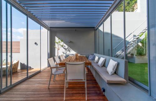 Kropia Apartment | Villa Azzura with sea view & private pool at Athens Riviera
