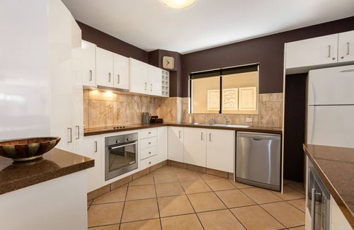 Mermaid Beach Villa | Villa Baci Nobby Beach - Pet Friendly, Beachside, Airconditioned