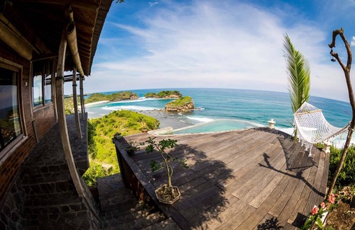 Watukarung Villa | Villa Batu Hill is a traditional style Limasan house.