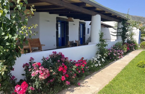 Malfa Villa | Villa Beatrice - Aeolian villa with view and large garden close to the sea