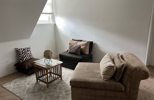 Hesperia Villa | Villa Bella by the lake! come and stay at our comfy upper unit at custom home.