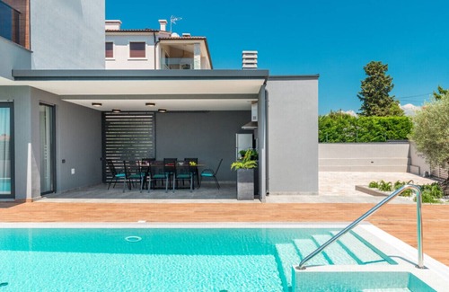 Fazana Villa | Villa Bellatrix in Fažana with beach front and sea view