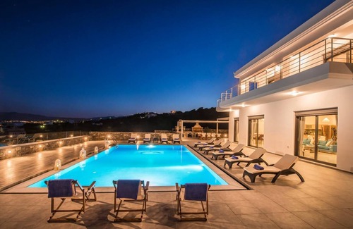 Agios Nikolaos Villa | Villa Bellelen with a heated pool