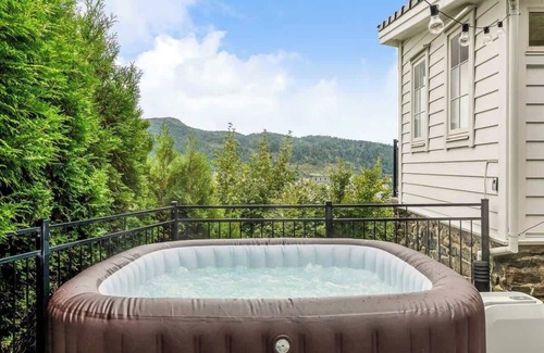 Bergenhus House | Villa Bellevue Hot Tub x EV Parking x Views