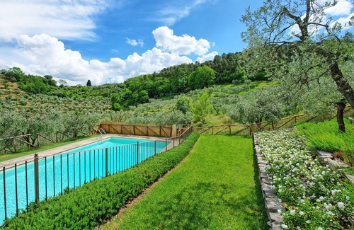 Cantagrillo Villa | Villa Bellostare – Deluxe holiday villa with private pool in Tuscany
