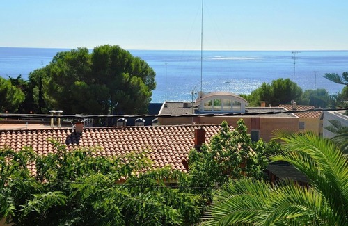 Tarragona Villa | 'Villa Beside the Sea - 3 Bedrooms' with Shared Pool & Wi-Fi