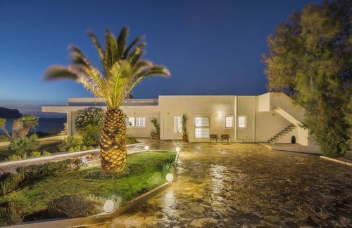 Ormos Agiou Ioannou Villa | Villa Bianca Summary:
