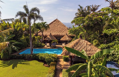 Lokapaksa Villa | Villa Bidadari, beachfront, 3 Bedrooms w/ensuite baths, private pool and staff