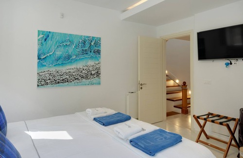 Syros House | Villa 'Blueros Luxury' with Sea View, Wi-Fi and Air Conditioning
