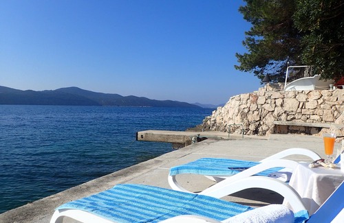 Slano Apartment | Villa BONADEA - modern two bedroom apartment at seafront, perfect getaway