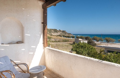 Tsoutsouros Villa | Villa "Bord De Mer Ile De Crete" with private terrace, Wi-Fi & air conditioning