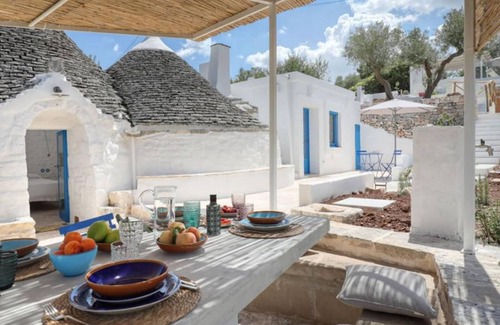 Putignano Villa | Villa 'Borgo Trulli 1817' with Private Pool, Wi-Fi and Air Conditioning