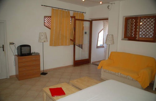 Porto Alabe Apartment | Villa Bosa, waterfront apartment, 10 meters from beach, WIFI, sleep 2