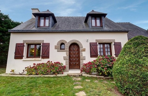 Saint-Philibert House | 🏛️ Villa Bruyeride 3*: Experience the History of the New UNESCO World Heritage Site