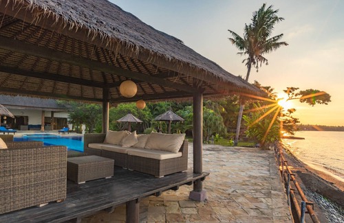 Bukti Villa | Villa Bukti Paradise - Captivating Beachfront Villa