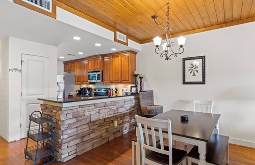 Dadeville Villa | Villa by the Lake, Villa by the Lake- 3BR Condo at The Village on Lake Martin!