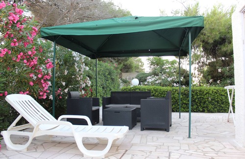 Torre Castiglione Villa | Villa by the sea and with a fantastic green garden!