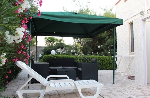 Torre Castiglione Villa | Villa by the sea and with a fantastic green garden!