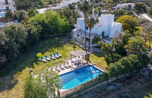 San Antonio Bay Villa | Villa Carvi | Fantastic Location | Wifi | Amazing Pool | Walk To Amenities