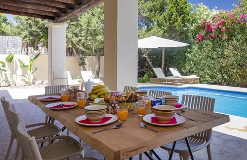 San Antonio Bay Villa | Villa Carma with private pool near beach