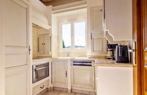 Saint-Maurice-dʼArdeche Villa | Villa Chenin - private terrace and garden