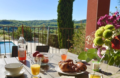 Saint-Maurice-dʼArdeche Villa | Villa Chenin - private terrace and garden
