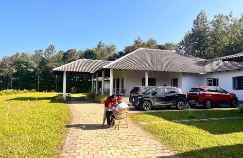 Alur Bed & Breakfast | Villa Cabins with Cozy bed & breakfast in charming Sakleshpur