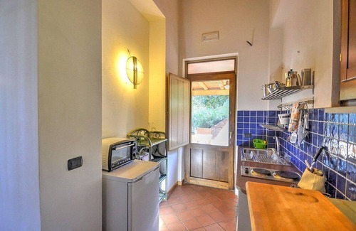 Mirto House | Villa Calesse C: A characteristic and welcoming independent house surrounded by meadows and by green hills, with Free WI-FI.