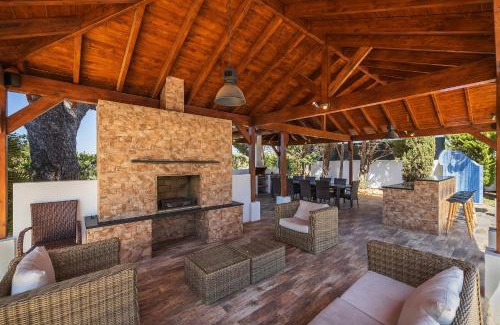 Mosqueira Villa | Villa Cambria by OCvillas