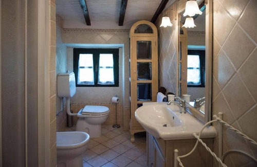 Montescudaio Villa | Villa 'Campagnola' with Private Pool, Private Terrace and Wi-Fi
