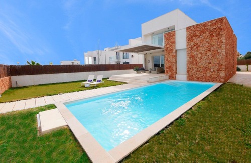 Sa Rapita Villa | Villa "Can Bosquerro" close to the Beach with Pool, Wi-Fi, A/C, Balcony, Terrace & Garden