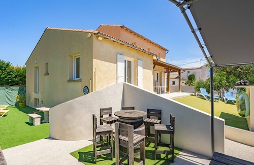 Saint-Palais-sur-Mer Villa | Villa 'Cap Mer 17' with Private Pool, Private Terrace and Wi-Fi