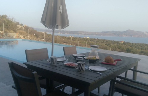 Kokkinon Khorion Villa | Villa Cape Town design and tranquility in an enchanting