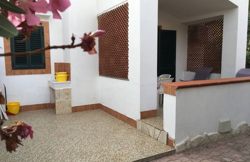 Defensola House | VILLA CARLA A Two-room apartment with garden